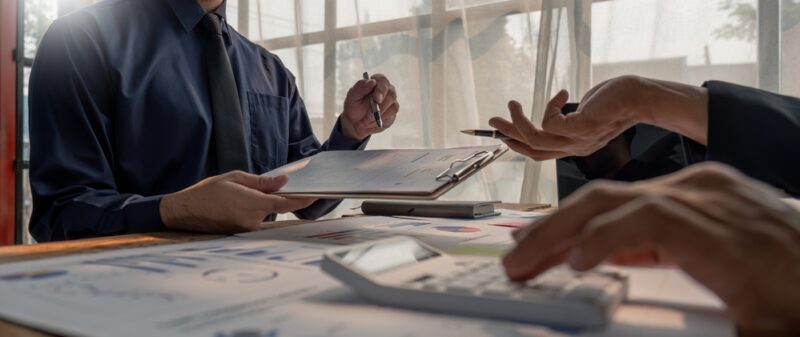 People learning how to invest in small businesses online with WebStreet