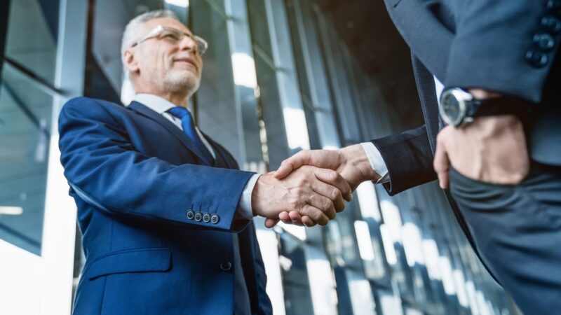 Investor making a deal to invest in ecommerce