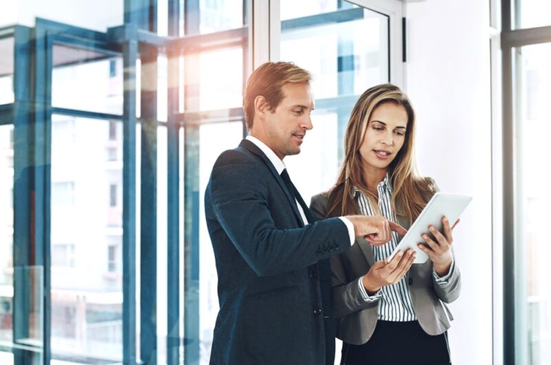 Man and woman deciding on buying a SaaS business