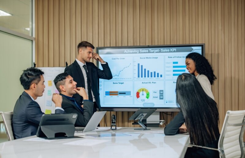 Meeting discussing strategy for investing in businesses online